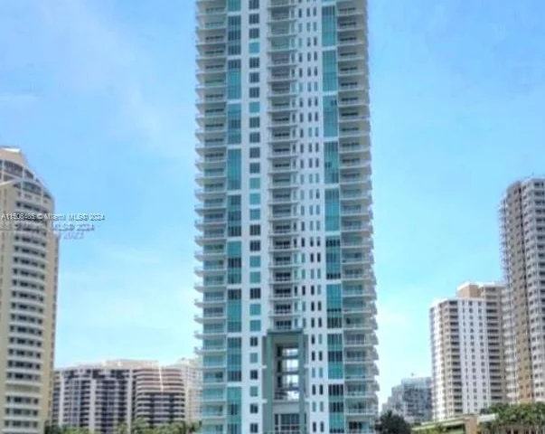 900 Brickell Key BL # 1905, Miami FL 33131