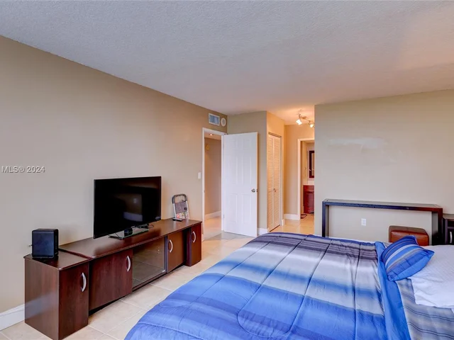 2851 NE 183rd St # 817E, Aventura FL 33160