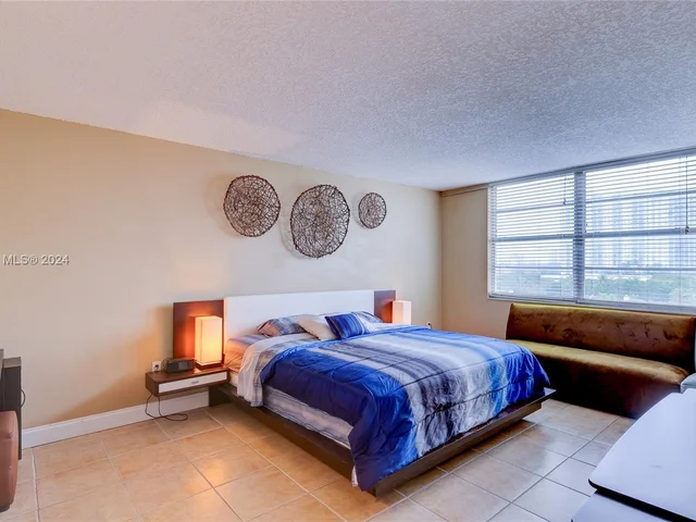 2851 NE 183rd St # 817E, Aventura FL 33160