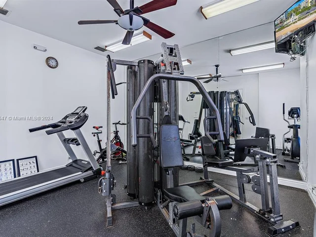 2456 Treasure Isle Dr, Palm Beach Gardens FL 33410