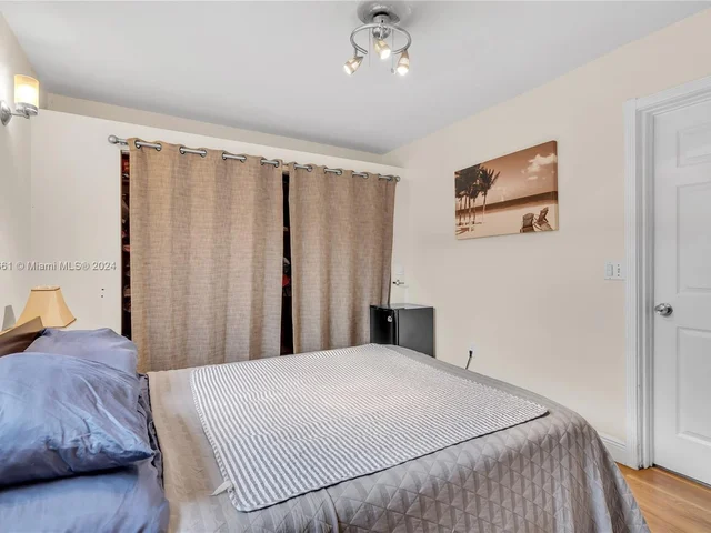 8590 NW 10th St, Pembroke Pines FL 33024