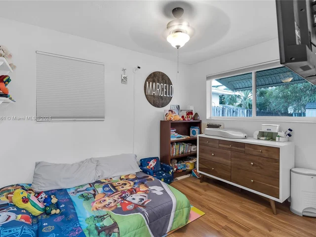 8590 NW 10th St, Pembroke Pines FL 33024