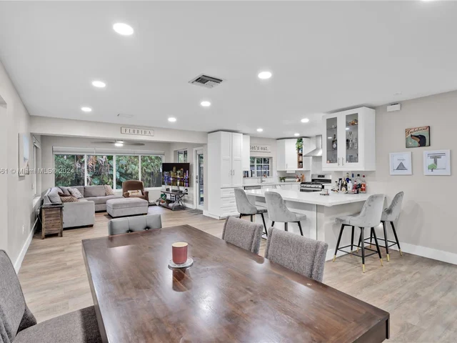 8590 NW 10th St, Pembroke Pines FL 33024