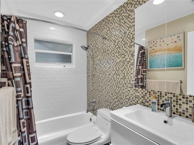 8590 NW 10th St, Pembroke Pines FL 33024