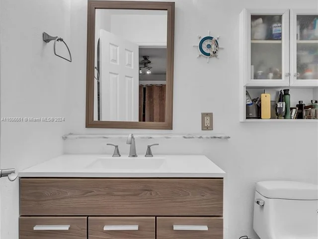 8590 NW 10th St, Pembroke Pines FL 33024