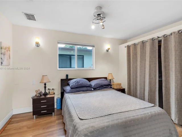 8590 NW 10th St, Pembroke Pines FL 33024