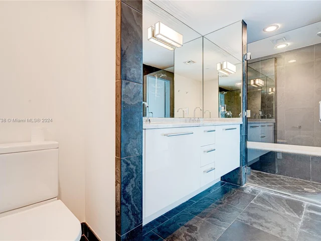 900 Biscayne Blvd # 1704, Miami FL 33132