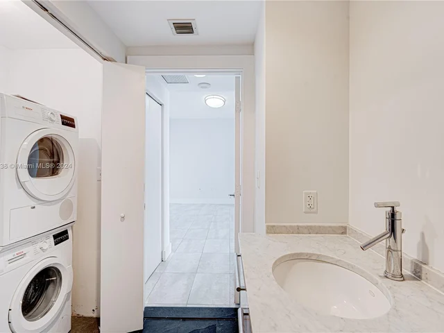 900 Biscayne Blvd # 1704, Miami FL 33132