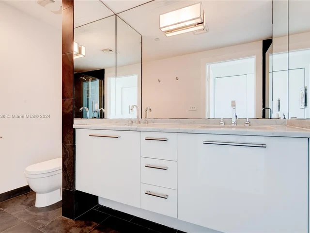 900 Biscayne Blvd # 1704, Miami FL 33132