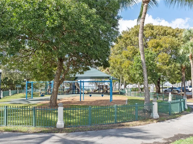 1670 Lincoln Ct, Miami Beach FL 33139