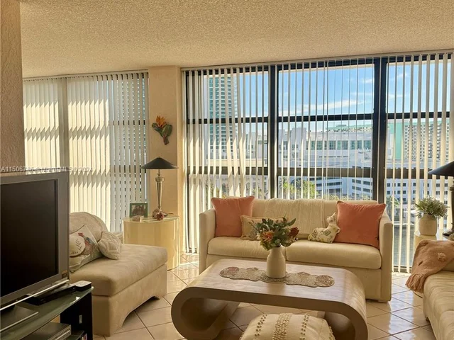 400 Leslie Dr # 1122, Hallandale Beach FL 33009