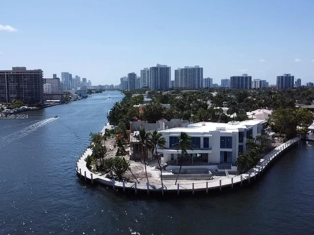 501 Palm Dr, Hallandale Beach FL 33009