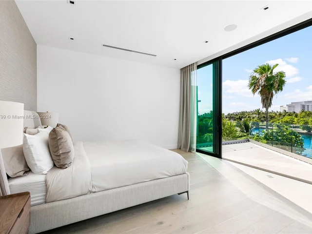 3172 N Bay Rd, Miami Beach FL 33140