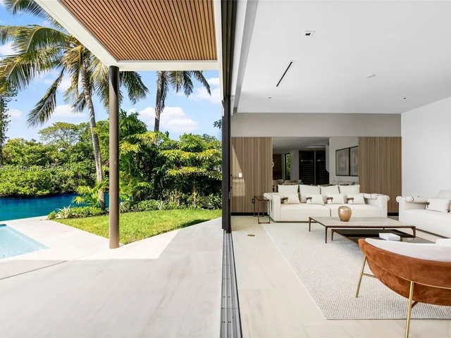 3172 N Bay Rd, Miami Beach FL 33140