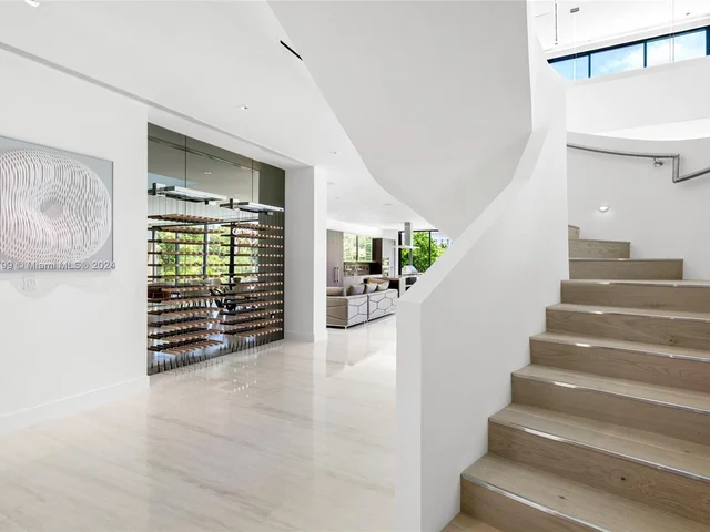 3172 N Bay Rd, Miami Beach FL 33140