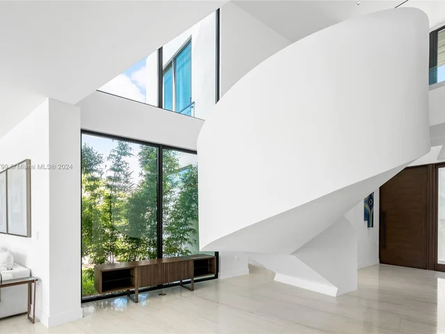 3172 N Bay Rd, Miami Beach FL 33140