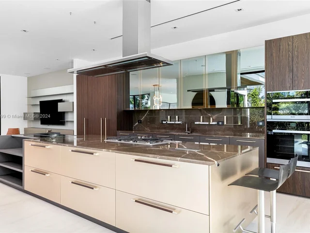 3172 N Bay Rd, Miami Beach FL 33140