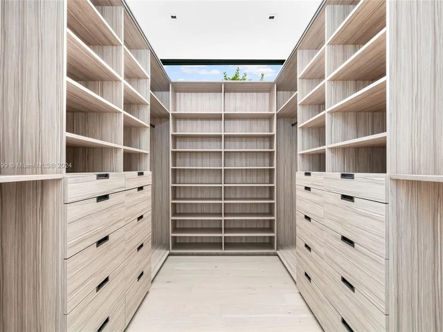 3172 N Bay Rd, Miami Beach FL 33140