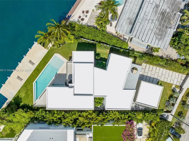 3172 N Bay Rd, Miami Beach FL 33140