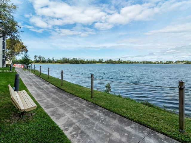 117 Lake Emerald Dr # 105, Oakland Park FL 33309