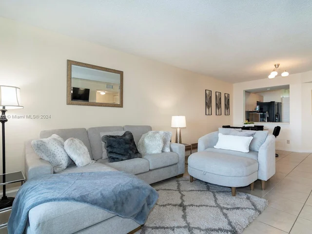 117 Lake Emerald Dr # 105, Oakland Park FL 33309