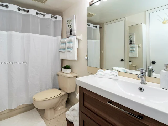 117 Lake Emerald Dr # 105, Oakland Park FL 33309