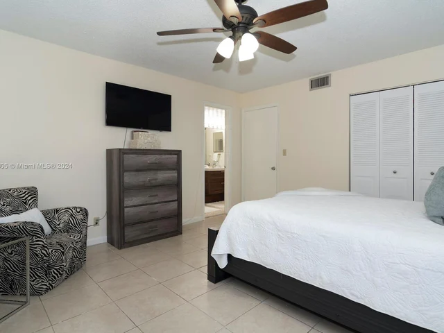 117 Lake Emerald Dr # 105, Oakland Park FL 33309