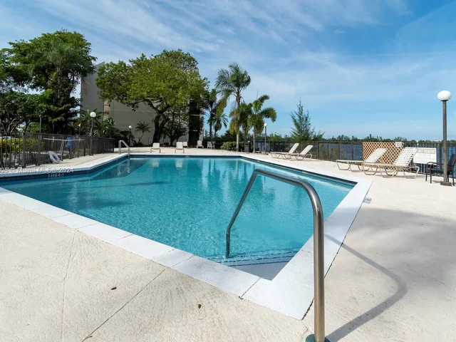 117 Lake Emerald Dr # 105, Oakland Park FL 33309