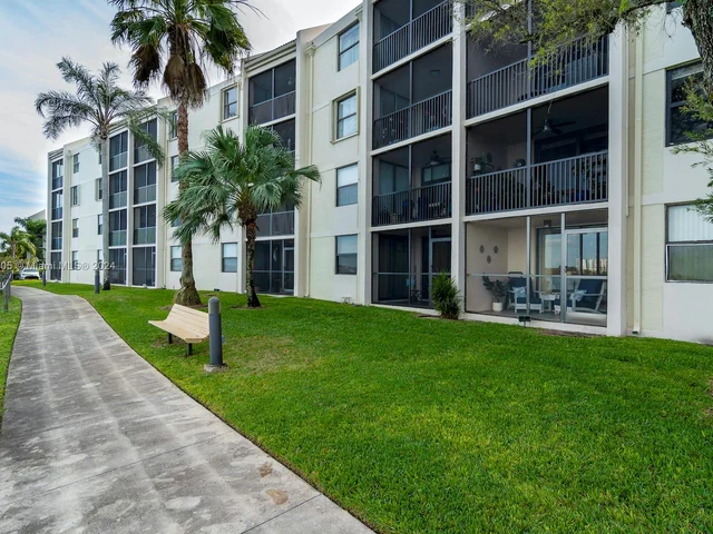 117 Lake Emerald Dr # 105, Oakland Park FL 33309