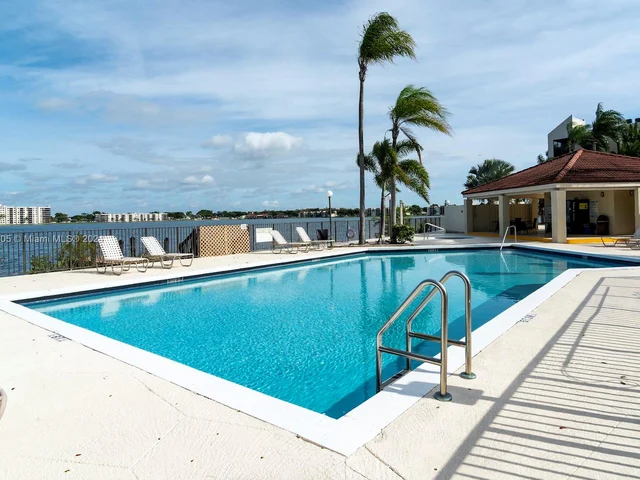 117 Lake Emerald Dr # 105, Oakland Park FL 33309