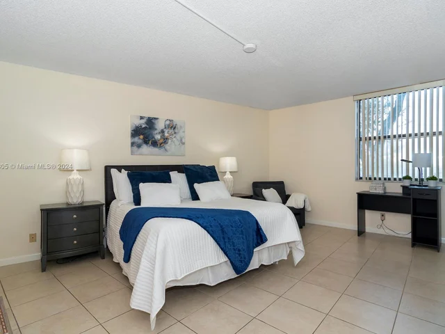 117 Lake Emerald Dr # 105, Oakland Park FL 33309