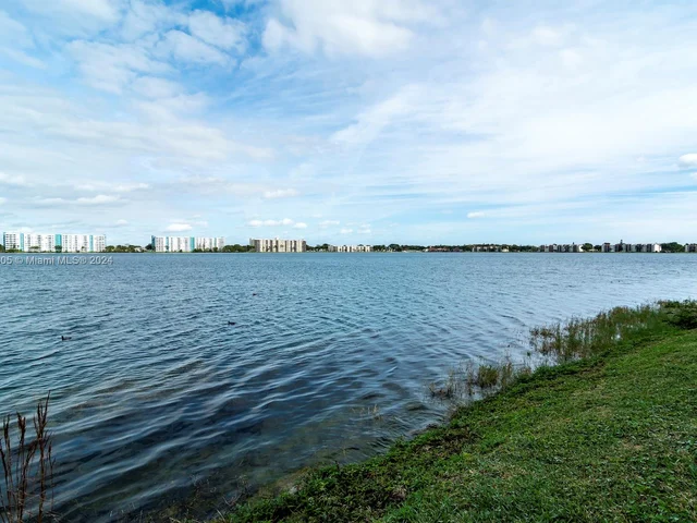 117 Lake Emerald Dr # 105, Oakland Park FL 33309