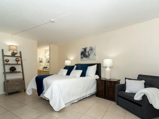 117 Lake Emerald Dr # 105, Oakland Park FL 33309