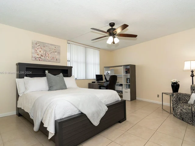 117 Lake Emerald Dr # 105, Oakland Park FL 33309