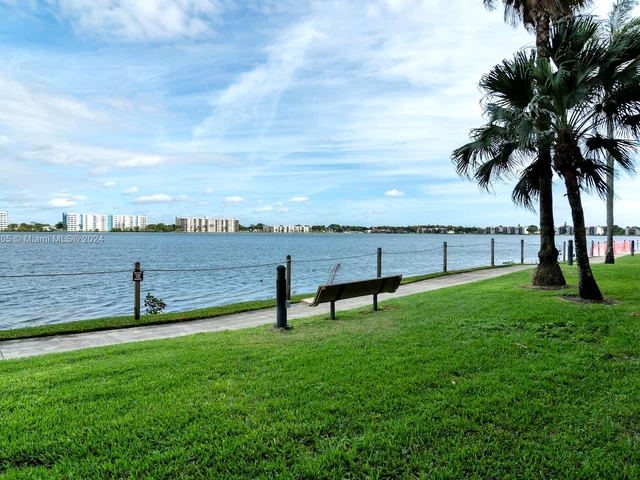 117 Lake Emerald Dr # 105, Oakland Park FL 33309