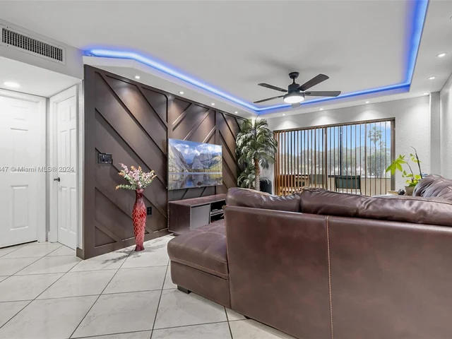 4176 Inverrary Drive # 208, Lauderhill FL 33319