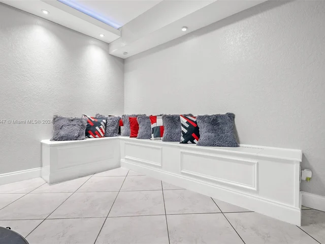 4176 Inverrary Drive # 208, Lauderhill FL 33319