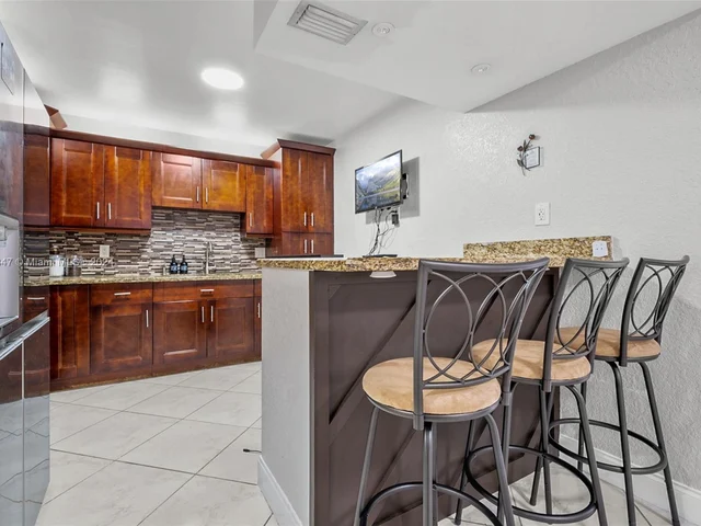 4176 Inverrary Drive # 208, Lauderhill FL 33319