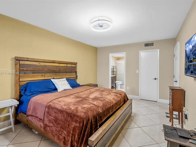 4176 Inverrary Drive # 208, Lauderhill FL 33319