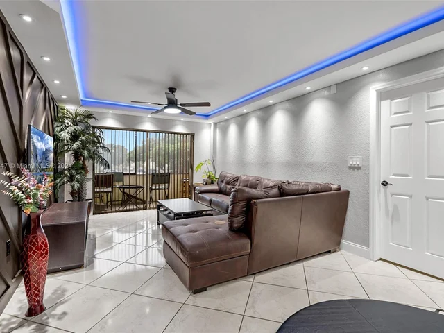 4176 Inverrary Drive # 208, Lauderhill FL 33319