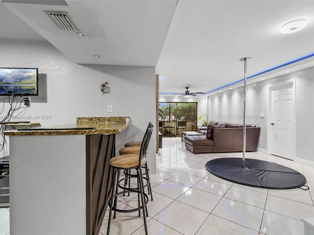 4176 Inverrary Drive # 208, Lauderhill FL 33319