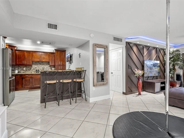 4176 Inverrary Drive # 208, Lauderhill FL 33319