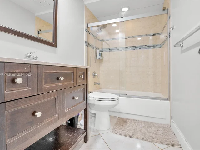 4176 Inverrary Drive # 208, Lauderhill FL 33319