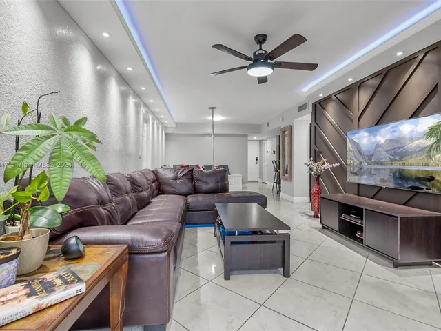 4176 Inverrary Drive # 208, Lauderhill FL 33319