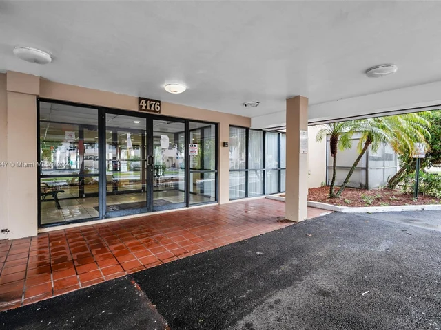 4176 Inverrary Drive # 208, Lauderhill FL 33319