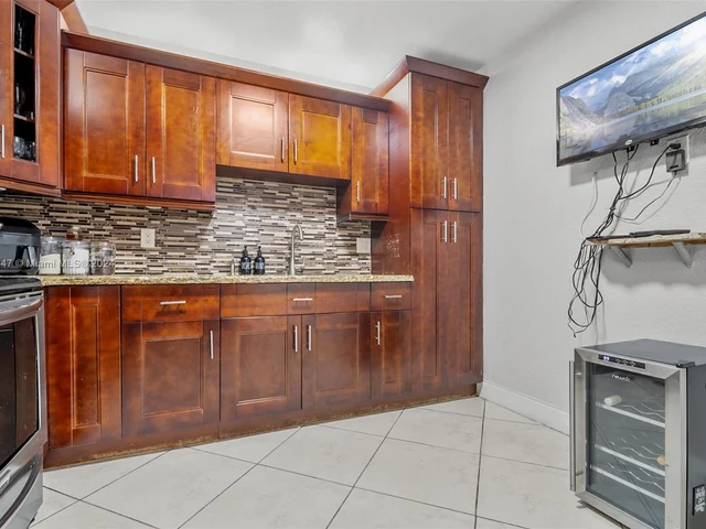 4176 Inverrary Drive # 208, Lauderhill FL 33319