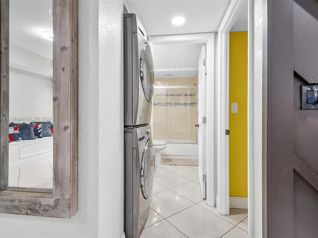 4176 Inverrary Drive # 208, Lauderhill FL 33319