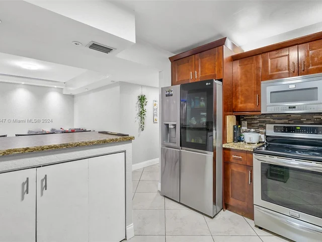 4176 Inverrary Drive # 208, Lauderhill FL 33319