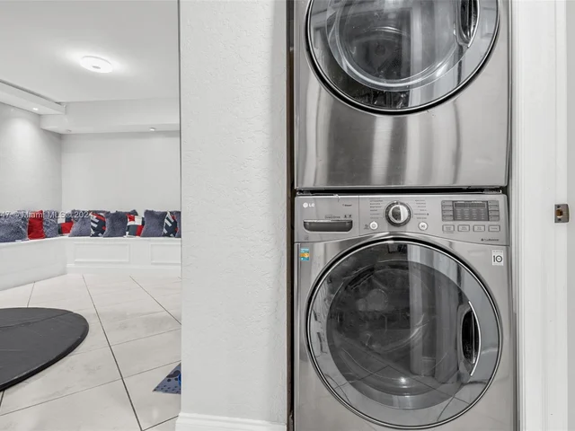 4176 Inverrary Drive # 208, Lauderhill FL 33319