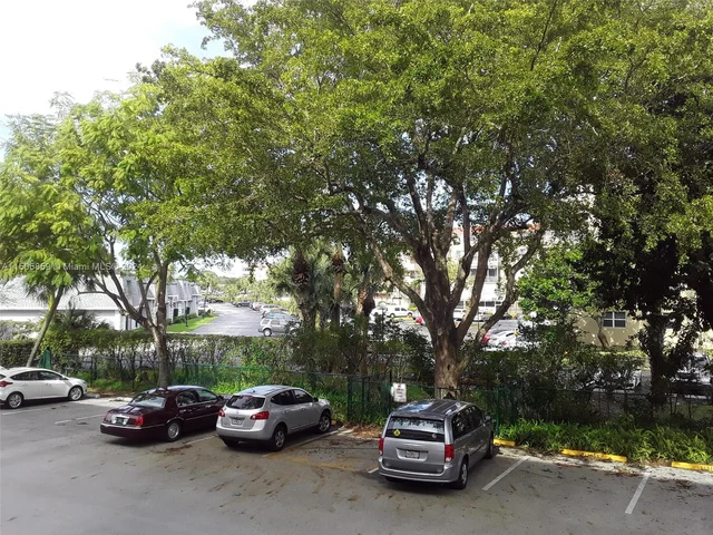 6731 Cypress Rd # 110, Plantation FL 33317